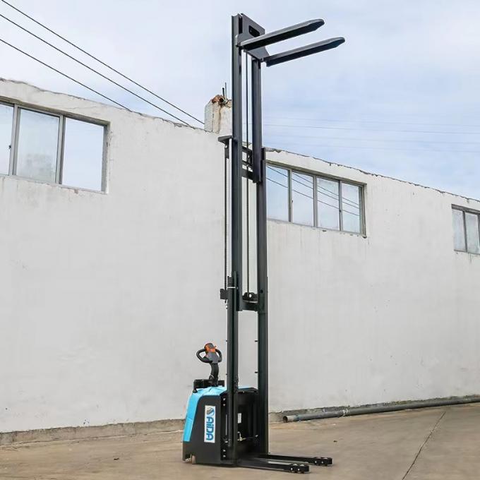 Stacker elettrico stand on Stacker elettrico per paletti 3